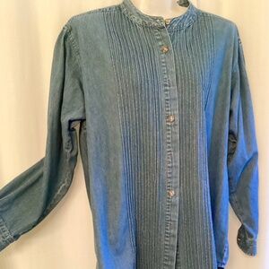 SUN BELT.. great ladies denim shirt, pleated front, size Lg…